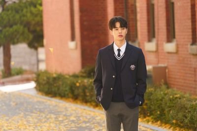 JuJingy46064301's profile picture. judge people before you look yourself