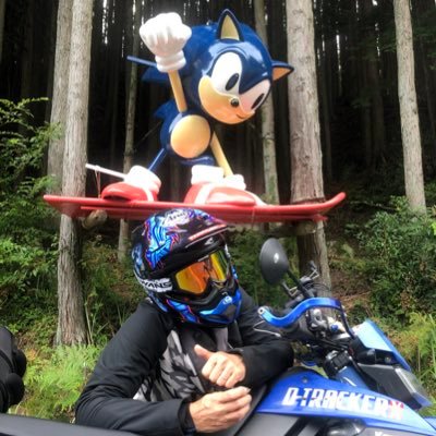 ブロックタイヤを履いた 今や絶滅危惧種の #DトラッカーX で遊んでます。 MotoGPからモトクロスまで。バイクは乗るのも観るのも大好きです🤗