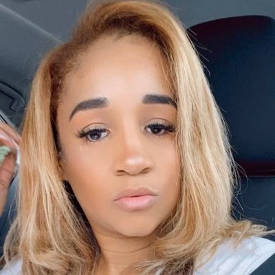 Nia|| Senior|| Lakeside||bestfriend: Kia||Instagram: niadejoie16||Kik: niadejoie14||