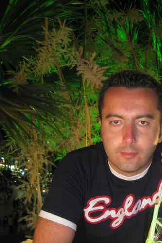 Ulvi79's profile picture. Sonra yazarım,yada yazmam işte bütün mesele bu..