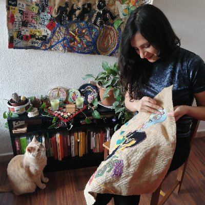 Doctoranda en Historia del Arte, Universidad de Barcelona.
Profesora, dinamizadora social.
Creativa textil, ilustradora de sueños, coleccionista de nubes.