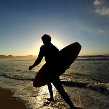 Advogado - Me ame ou me odeie, ambos estão a meu favor.
Se você me ama, sempre estarei em seu coração.
Se você me odeia, eu estarei sempre em sua mente...