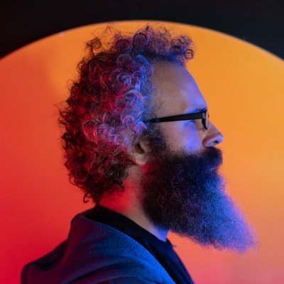 He/Him, Tech Principal at @TeravisionGames
Professor at @domestika, Klown, Procedural lover. Researcher, comedian, magic player, magnificent human.