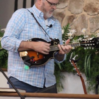 Member of Clearfork Bluegrass Gospel. picking a little Mandolin, Guitar, Bass. occasionally tickle the ivories 🎹. KY Wildcats 🏈 🏀 ⚾️ #BBN Boston Redsox