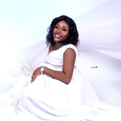 OmoTlips's profile picture. Get real close to find out•••