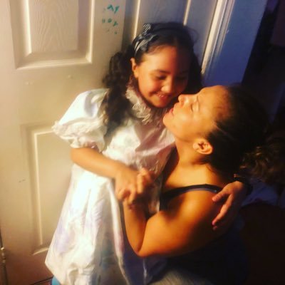 vickyyeah22's profile picture. I like cake and being beautiful. I love my brothers and my parents. I play Roblox and Among Us. I live with @waterthesprouts