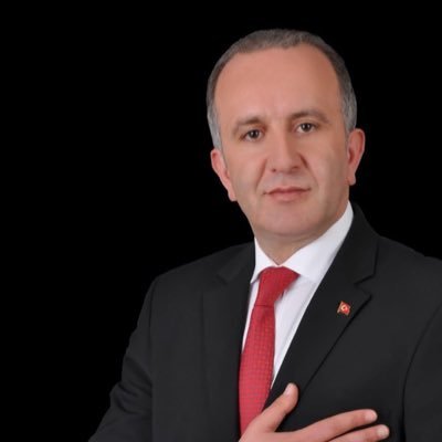 M.Ü. İlahiyat Fakültesi, Öğretmen, 2019-2024 Erzurum/Uzundere Belediye Başkanı, Türk Milliyetçisi, Okur-Yazar, Evli.