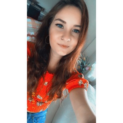 esrav22's profile picture. 