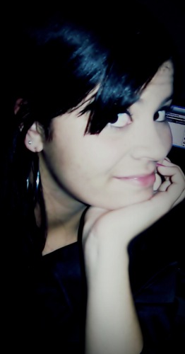 Sou egoísta, impaciente, arrogante e bipolar. Erro, sou fora do controle e  difícil de lidar, mas se você não sabe lidar com pior então não merece o meu MELHOR.