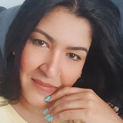 Venezolana 🇻🇪 Española 🇪🇸
Licenciada en Educación📚