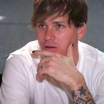 (kind of) hourly tom delonge | run by @dilfdelonge