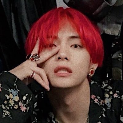 M00NPIETAE's profile picture. i wanna ask you if this is all just in my head.