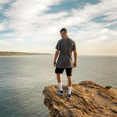Conozco como parar el tiempo. Aficionado a los viajes para descubrirme un poco más cada dia. Listo para hacerlo ocurrir.