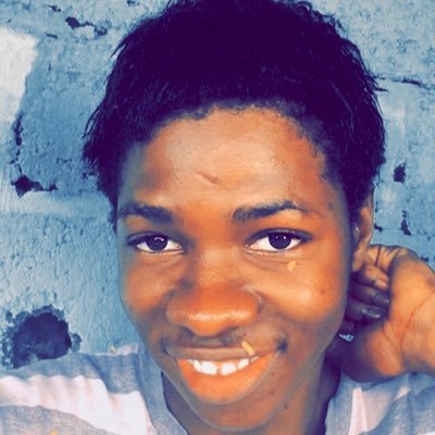 Artiste chanteur auteur compositeur de la Guinée pratique aussi la technologie 🇬🇳 fière d’être chanteur 🇬🇳