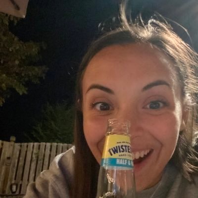 Julia_spad's profile picture. gary please come home