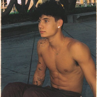 jxdnhosslerfan2's profile picture. “Love leads to change”-Jaden Hossler