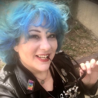 Artist, Stylist, Mom, Gamer, Horror Geek, Goofball, Faerie Gothmother surviving and thriving while living with cancer #fuckcancer #forthehorde #TeamRaza