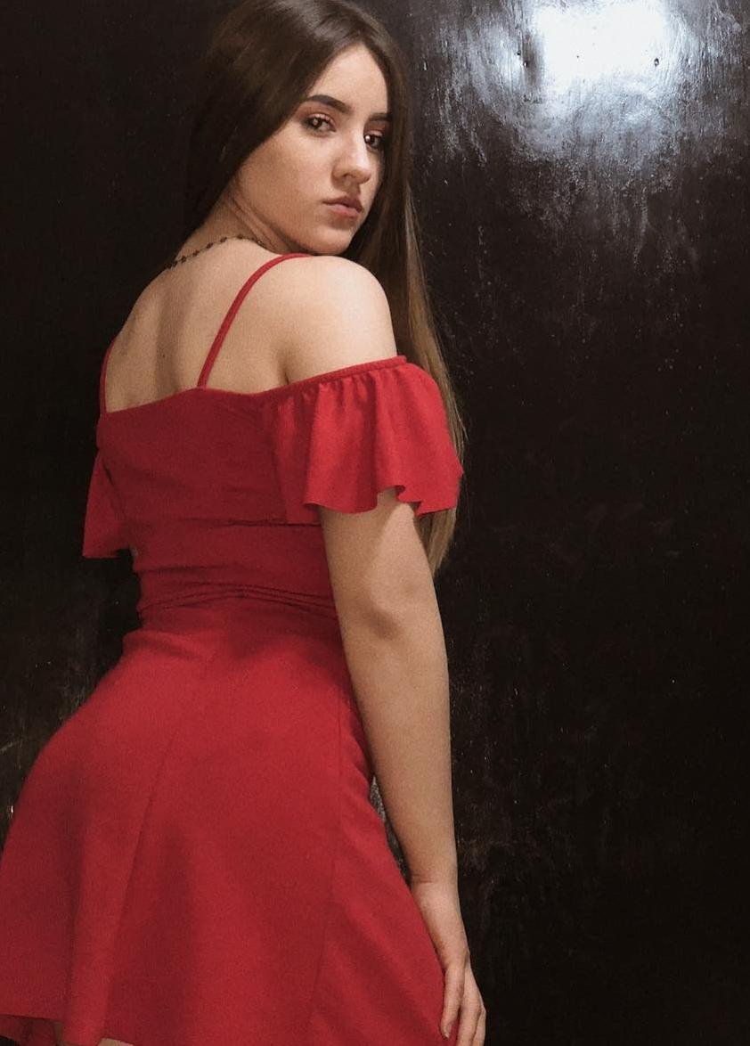 Im a lonely young girl whose seeking for a new and pleasant acquaintances.Follow me and I´ ll send my nude photo in Direct 💝💘😋