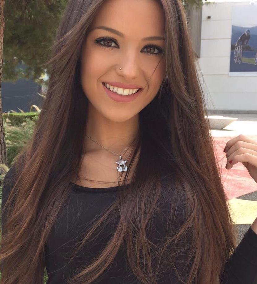 A beautiful and lonely girl wants to meet an interesting men!Add me and I´ll send you a message with my most favorite photo 👄😚💋