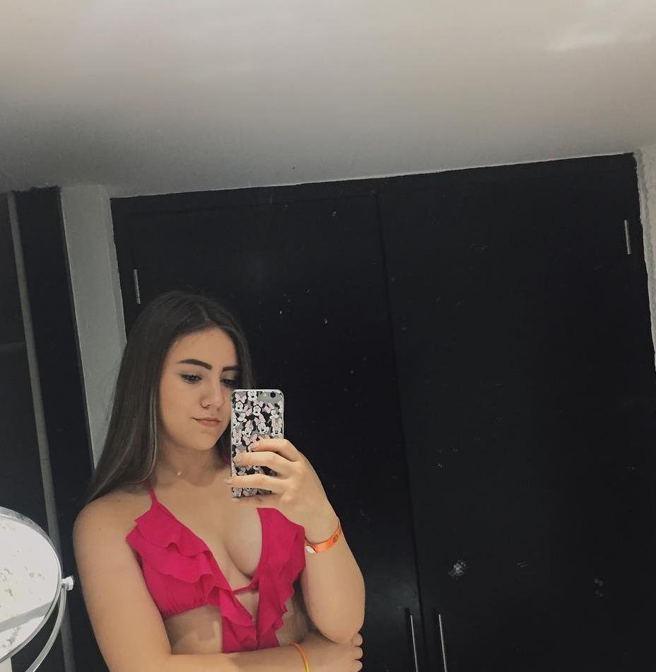 Would you like to discover the best part of me? Add me and I´ll send you my hottest photo in Direct 😘💋🍓