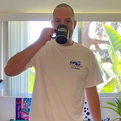dvndrth's profile picture. spinning records • drinking coffee