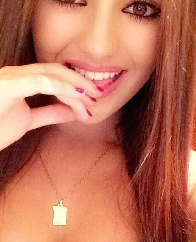 A beautiful, young and lonely girl is eager to meet new people.Follow me to enjoy my sexy photos! 👙😋👗