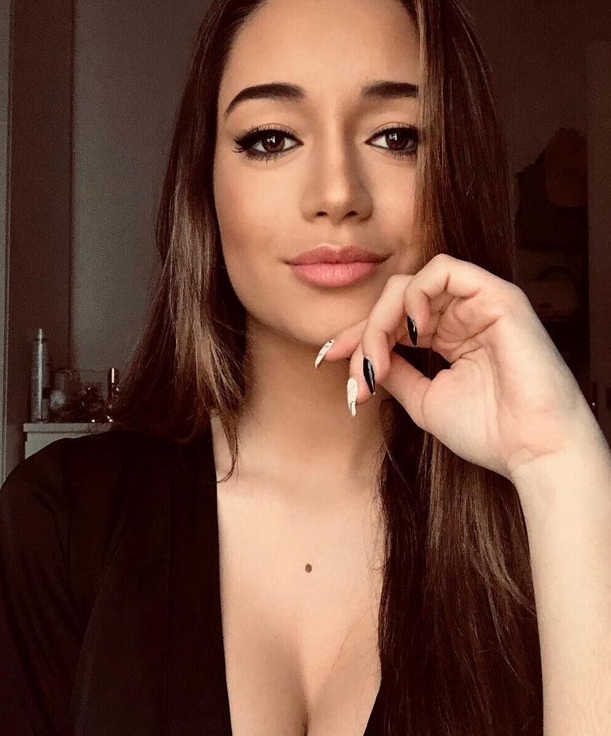Would you like to discover the best part of me? Add me and I´ll send you my hottest photo in Direct 💝😊💋