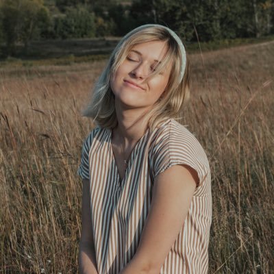 elenajane2166's profile picture. I update my Twitter maybe three times a year