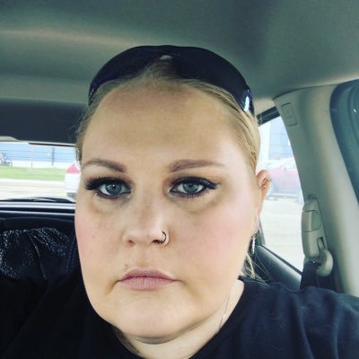 thebirdznezt's profile picture. Farm girl from Sask. I’m just trying to live my best life. 💚💙💖 I love makeup, crafting, my animals and my husband.