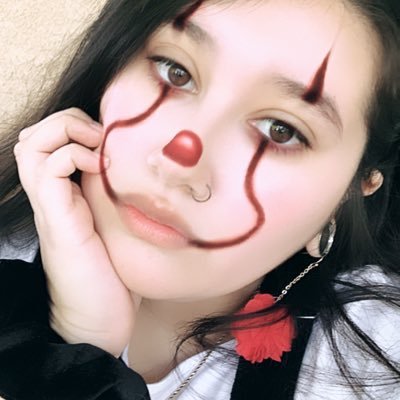 Spooky momma🖤 // Photographer🦋 // Halloween Horror Queen🎃 // Movie Nerd👻 // 24🔪 || IG @bmthl0ver_