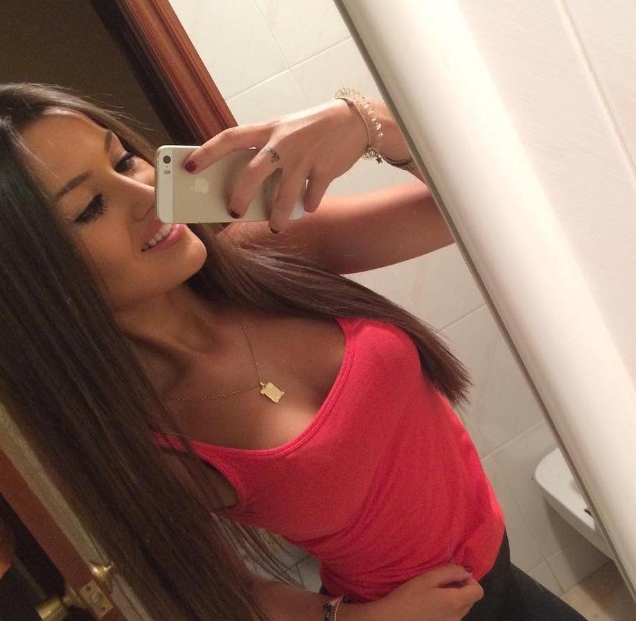 Do you want to get my hottest photo? Follow me quickly, I´ll send it to your Direct 👗😜👗