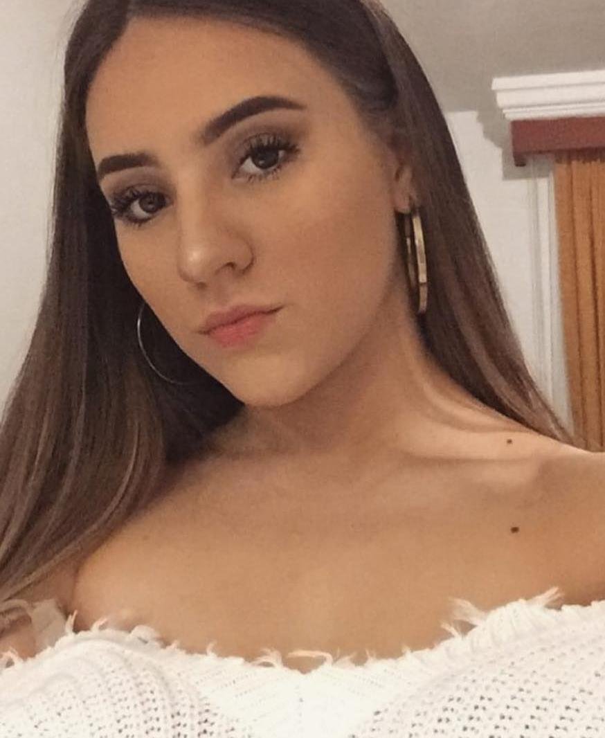 Sexy girl is looking to meet new people.Follow me and you´ll receive my hot photos in Direct 😘😍💝