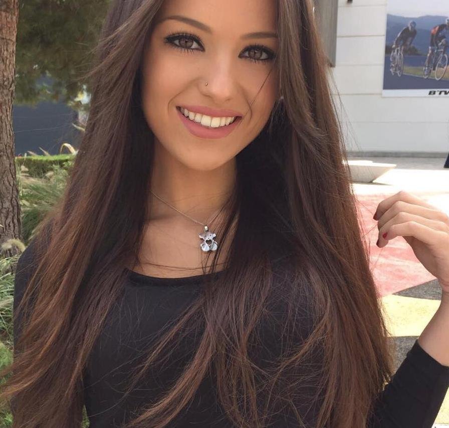 Emma_26624's profile picture. Sexy and lonely girl seeking for new friends.Follow me if you want me to send you some hot pictures.  😊😜🎀