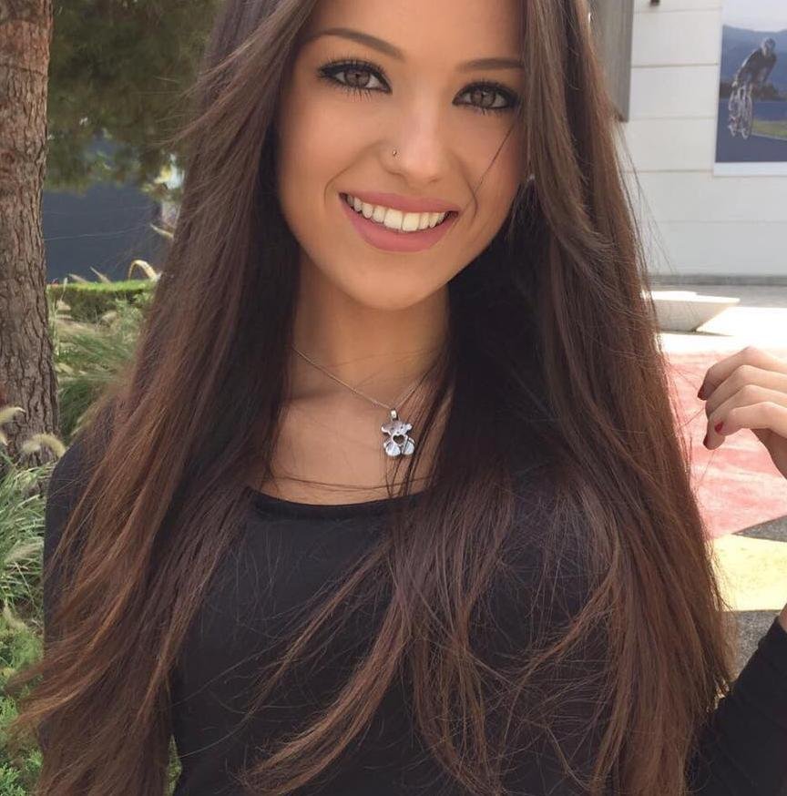 A beautiful and lonely girl wants to meet an interesting men!Add me and I´ll send you a message with my most favorite photo 💖👙💘