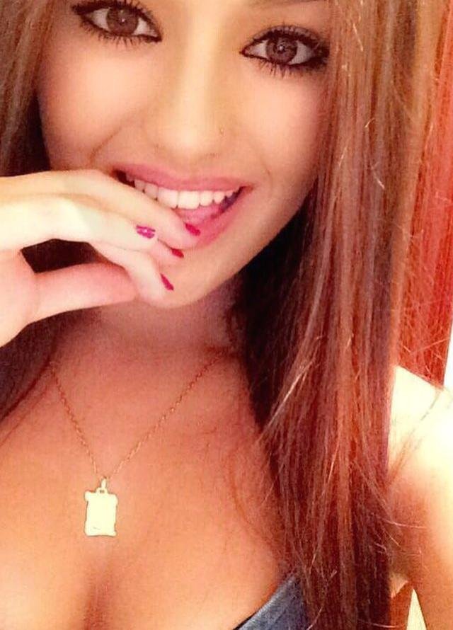 A beautiful, young and lonely girl is eager to meet new people.Follow me to enjoy my sexy photos! 👗😘😚