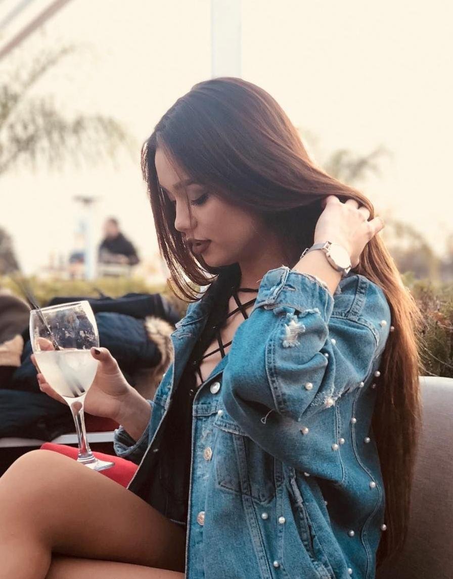 Are you bored ? Do you want to meet a hot girl ? Add me,I´ll send you a very special gift in direct! 😚🎀😚