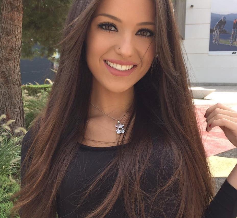 I love meeting new people. Follow me,I´ll send you all the pictures you want. 💘😚😍
