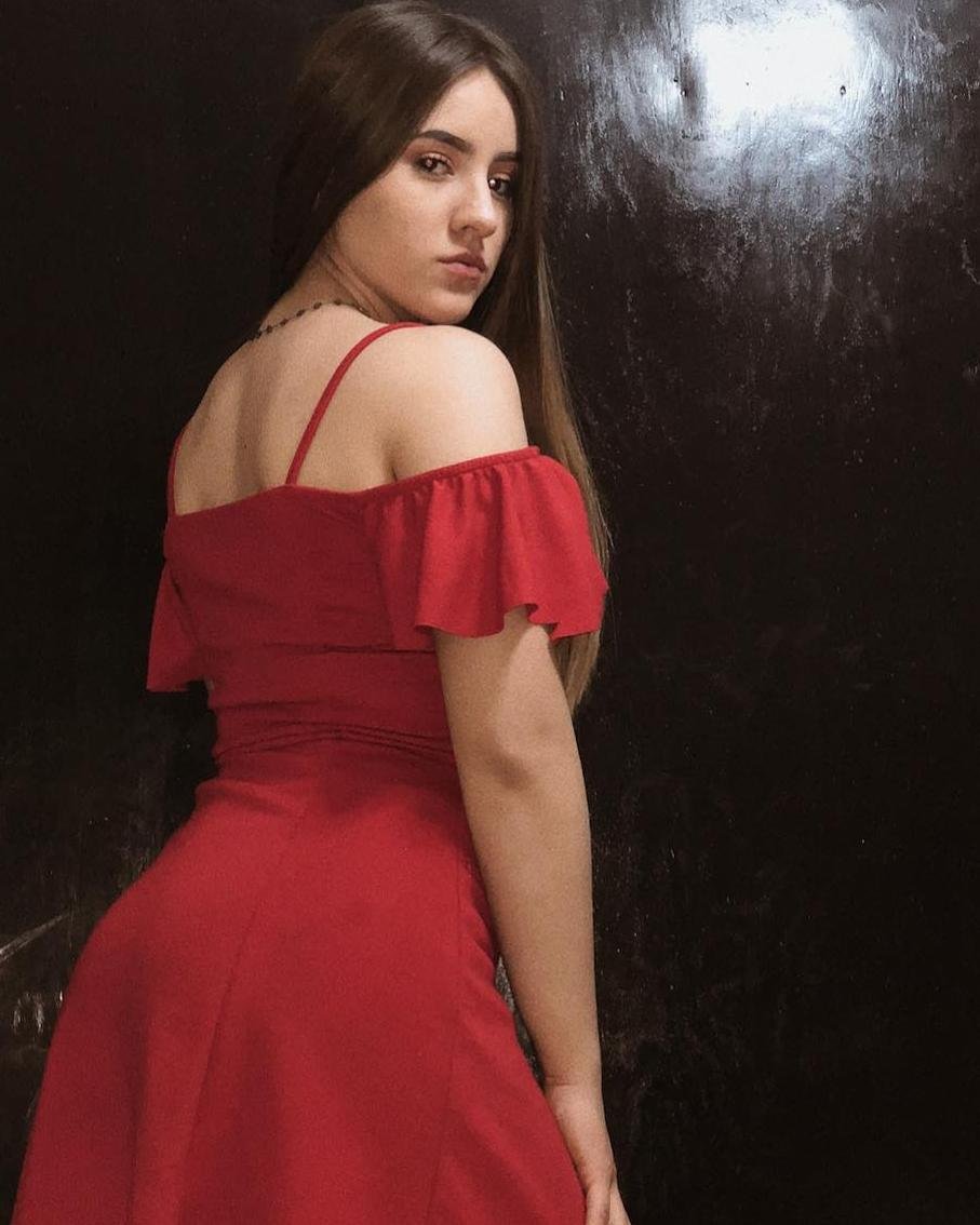 A beautiful and lonely girl wants to meet an interesting men!Add me and I´ll send you a message with my most favorite photo 😍😋😘