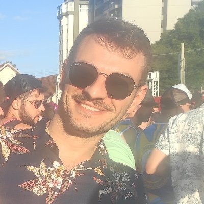 brturossi's profile picture. 🍔🍺🥃🎮🎬📚🚲