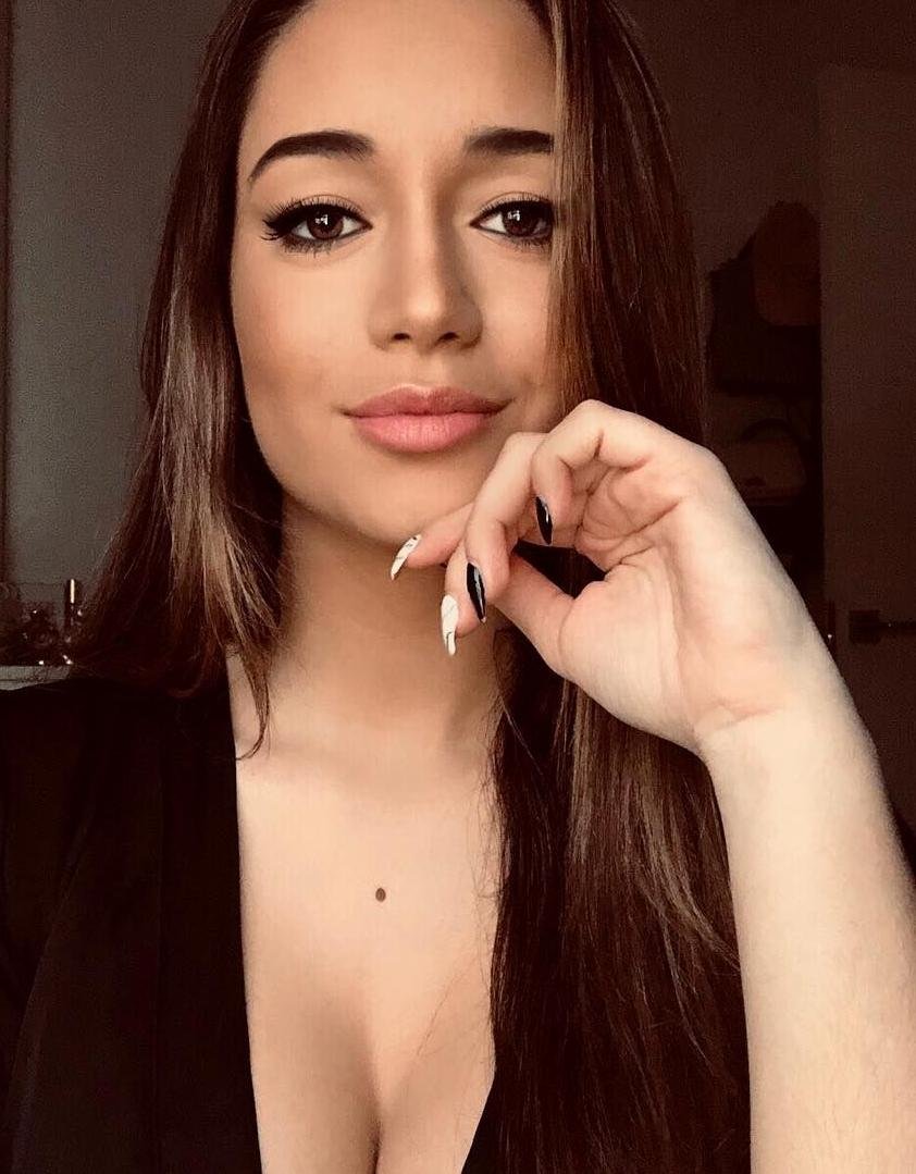Let me be your best fantasy!Do you want to have some fun ? Add me as your friend, and I´ll send you my hot photos in Direct 😊👗😜