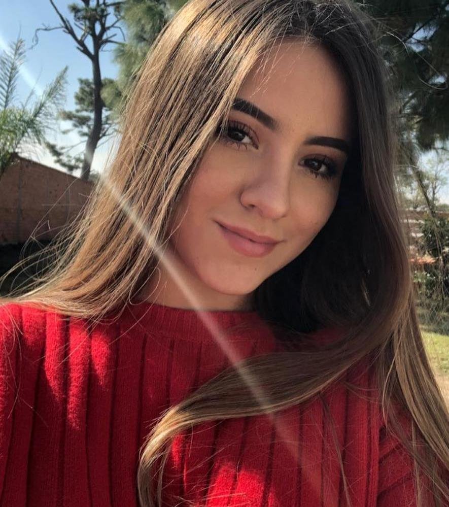 I love meeting new people.Follow me, and I´ll send you all the photos you want 👙🍓💖