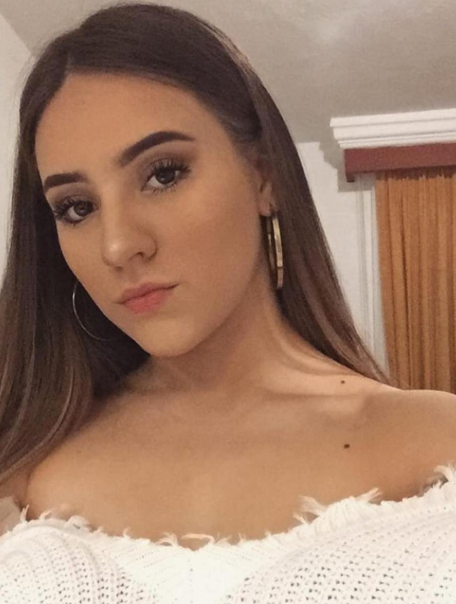 Im a sexy girl whose looking to meet fun and curious people.Follow me and receive my hot photos in Direct 💘🍓🎀