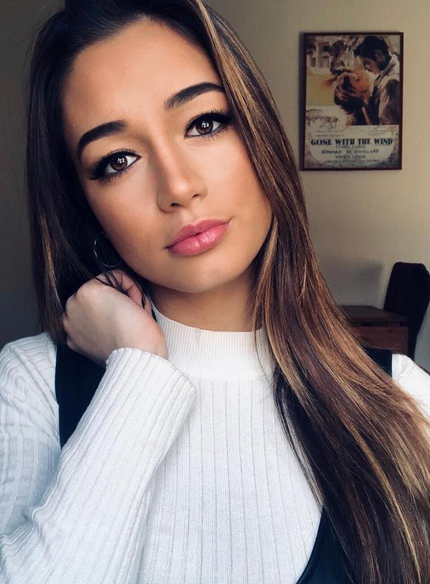 Are you bored ? Do you want to meet a hot girl ? Add me,I´ll send you a very special gift in direct! 👙😘💖