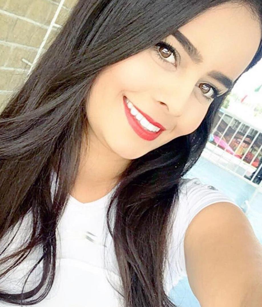 I love meeting new people. Follow me,I´ll send you all the pictures you want. 😊🍓💝