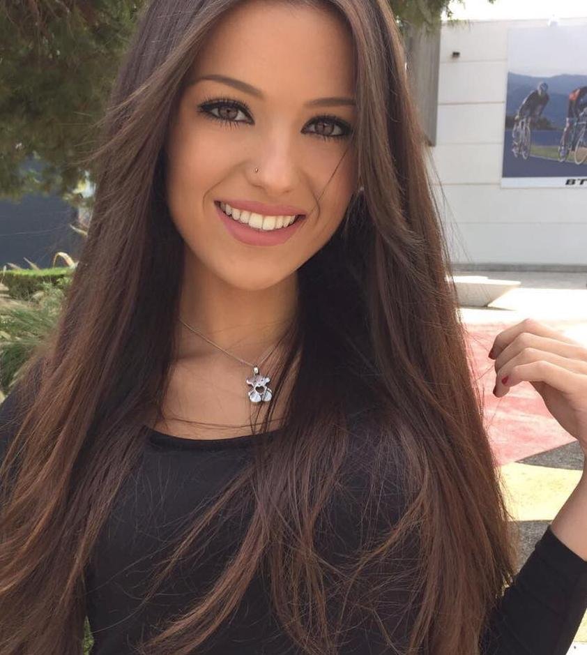 Im a sexy girl whose looking to meet fun and curious people.Follow me and receive my hot photos in Direct 😜😚👙