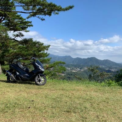 miyazagingin's profile picture. 43歳にして二輪に目覚め、小型限定AT免許を取得‼️PCXで休日にソロツー🛵乗れば乗る程、楽しさはマシマシ🤣普通二輪MTにも乗りてー❗️こんなおっさんですが、宜しくお願いします🙇‍♂️➡️その後2022年3月にct125 ハンターカブに替え、2024年2月にst125ダックスに乗り換え、12月にはスーパーカブへ
