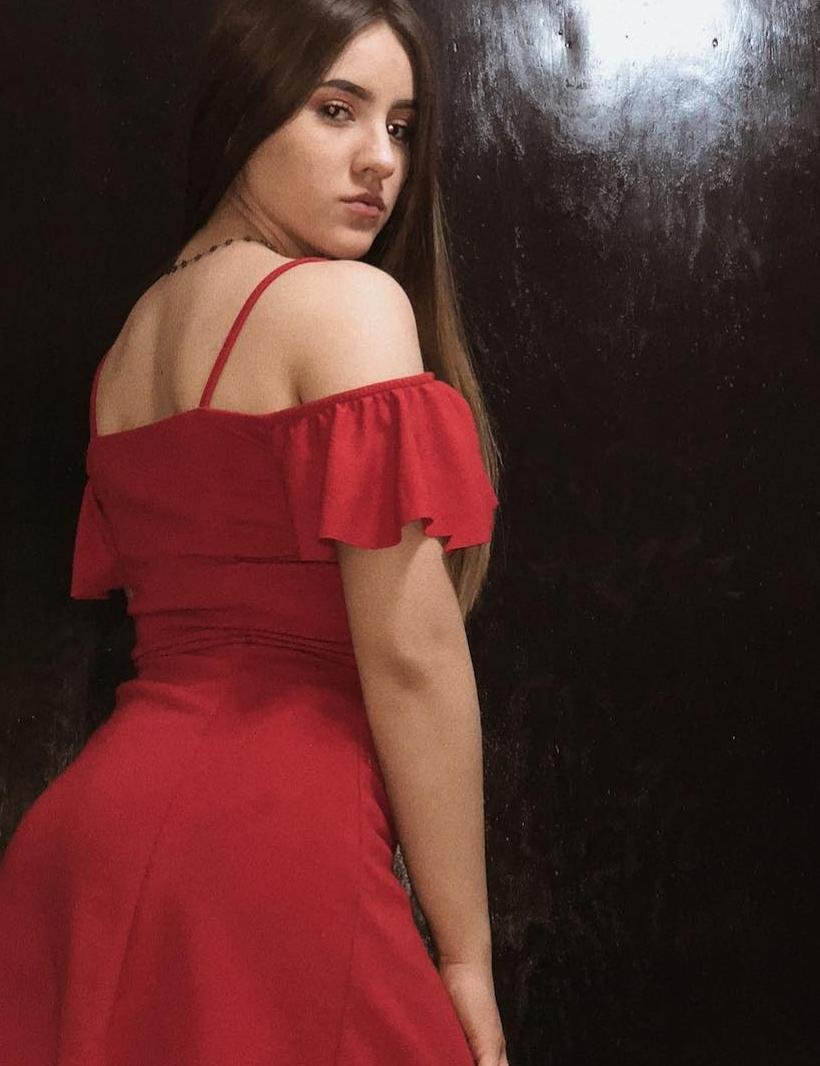 Sexy girl is looking to meet new people.Follow me and you´ll receive my hot photos in Direct 👙🍓💋