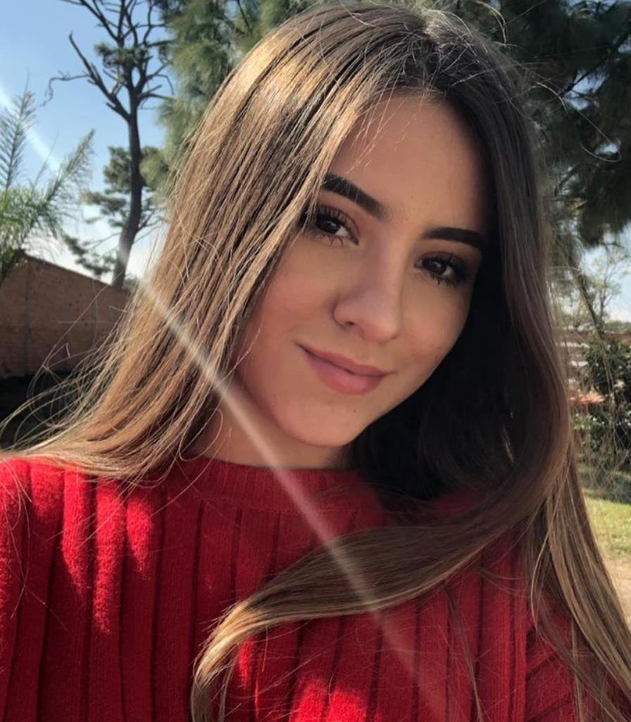 A beautiful, young and lonely girl is eager to meet new people.Follow me if you want to receive my sexy photos in Direct 👙😊💝