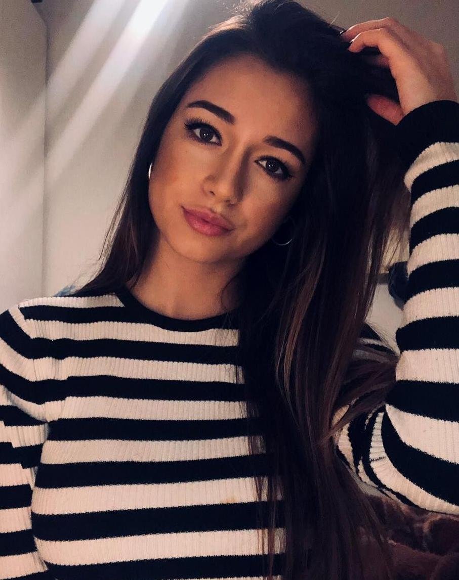 Would you like to meet me ? Add me and I´ll send you my naked photo in Direct 👗👙😜