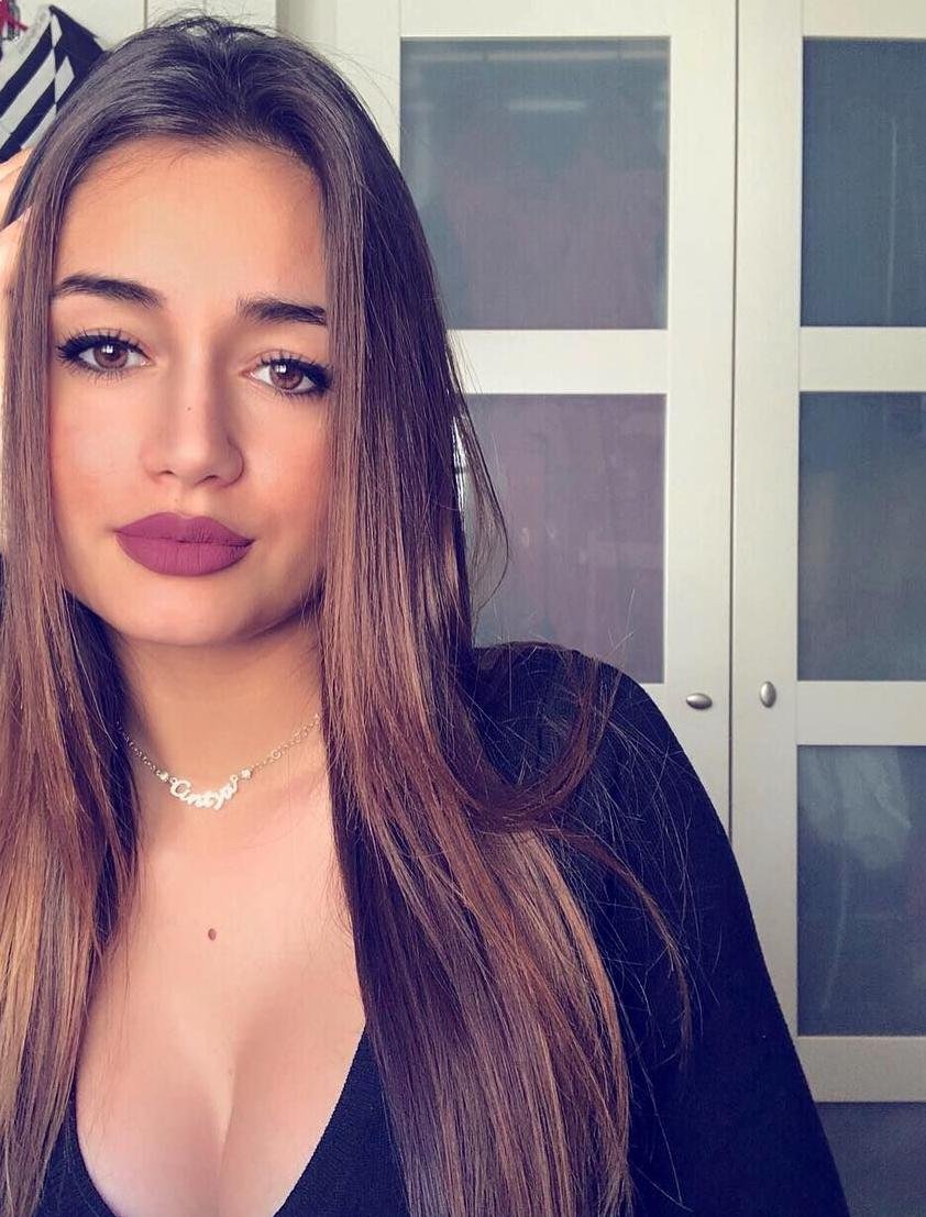 Let me be your best fantasy!Do you want to have some fun ? Add me as your friend, and I´ll send you my hot photos in Direct 🍓😚💝